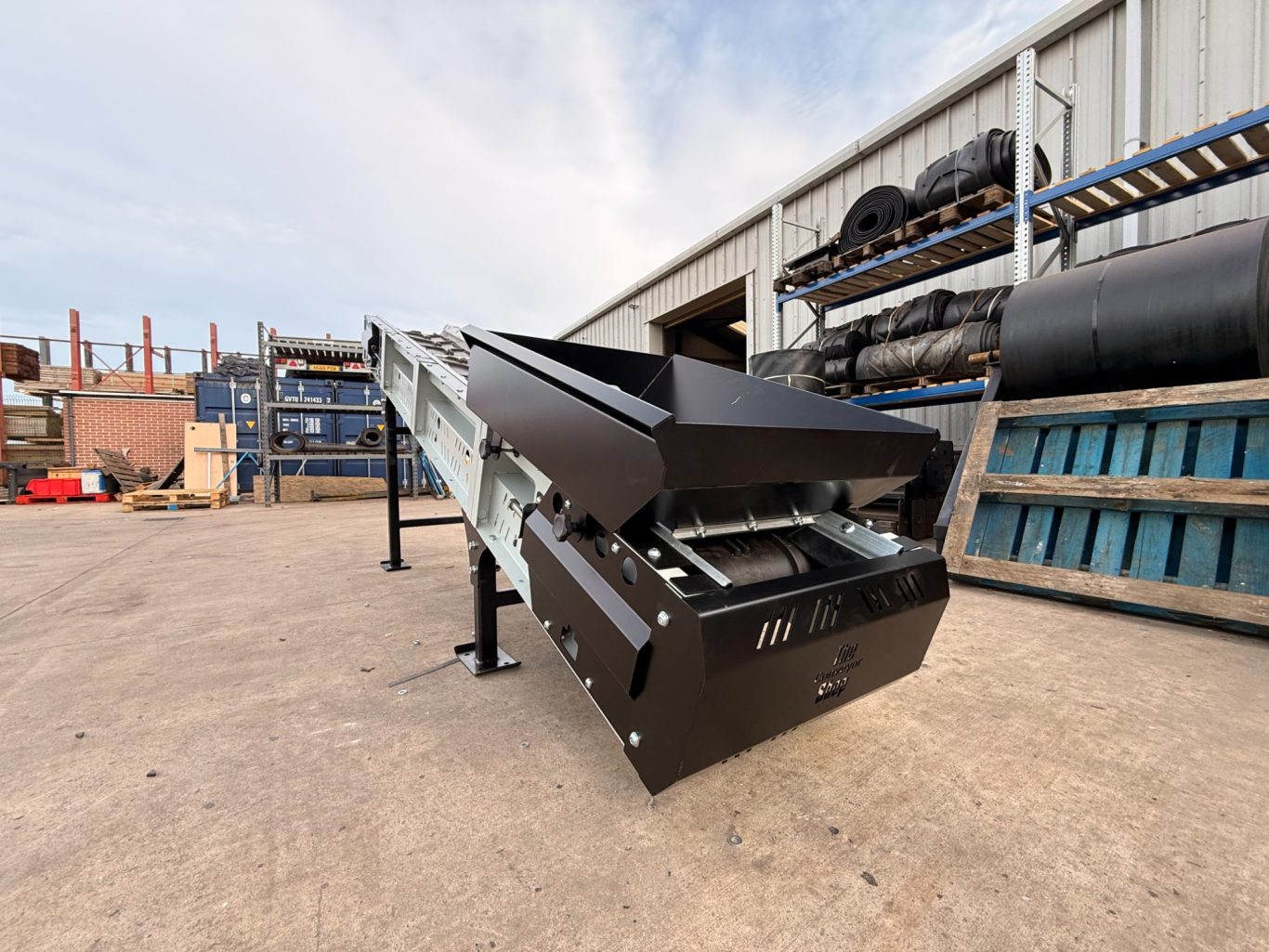 Construction aggregate conveyor